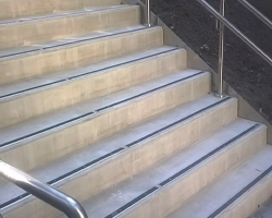 Comment rénover des escaliers anciens pour améliorer leur sécurité ?